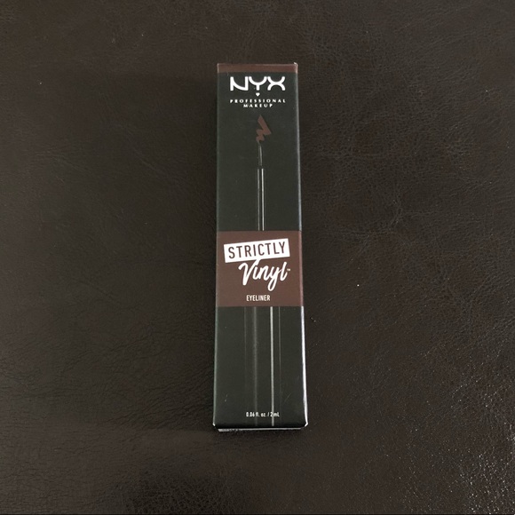 NYX eyeliner & gold glitter ✨ - Picture 2 of 7